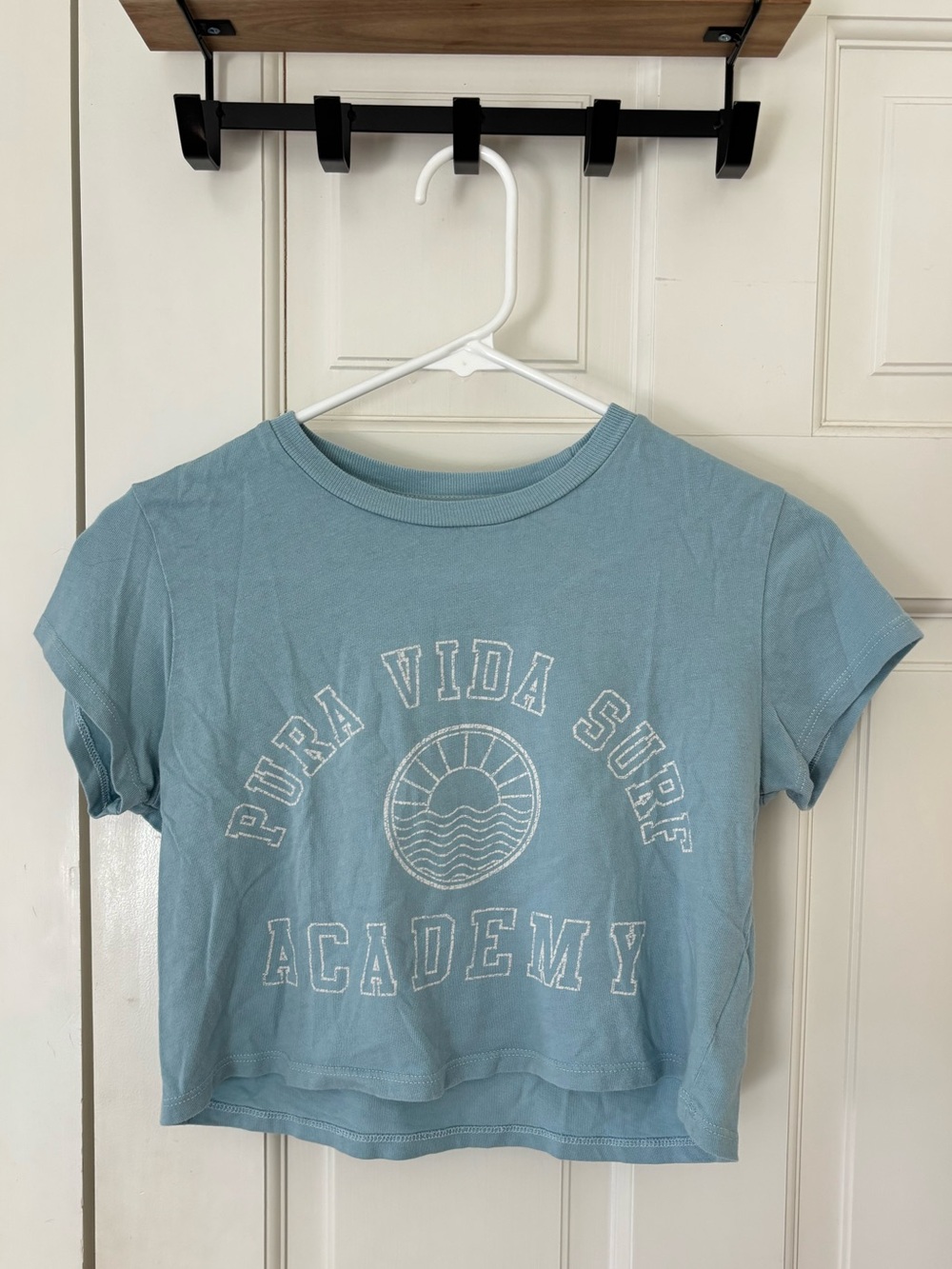 Pura Vida Light Blue Graphic Cropped Tee